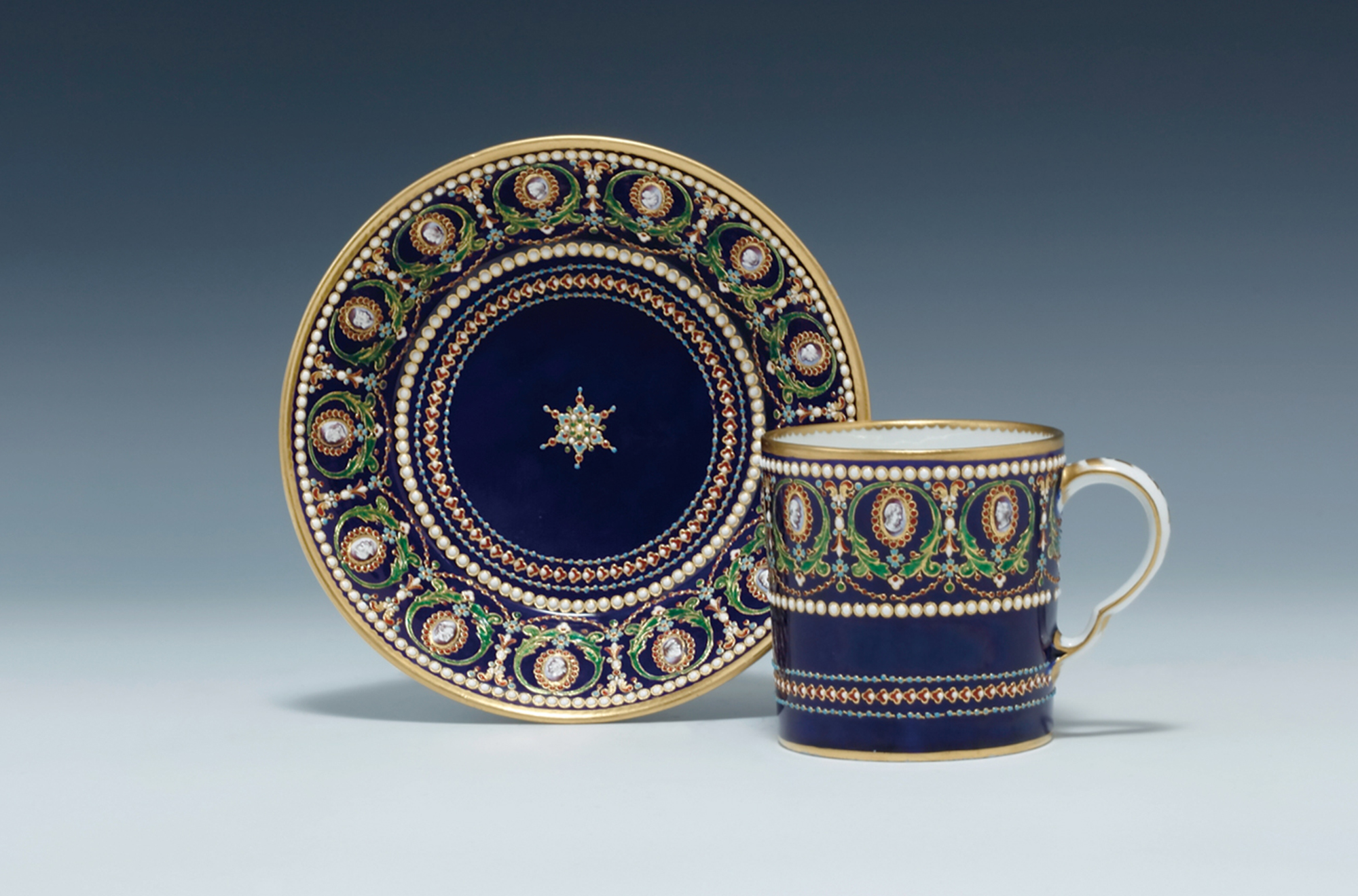 妃たちのオーダーメイド「セーヴル フランス宮廷の磁器」 | 京都